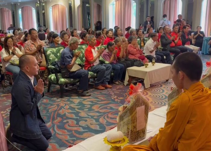 'ณัฐวุฒิ' นำทีมทำบุญอุทิศวีรชน ปี 53 ครบ 16 ปี 19 พฤษภา 'ไม่เคยลืมเพื่อนของเรา คนเสื้อแดง'