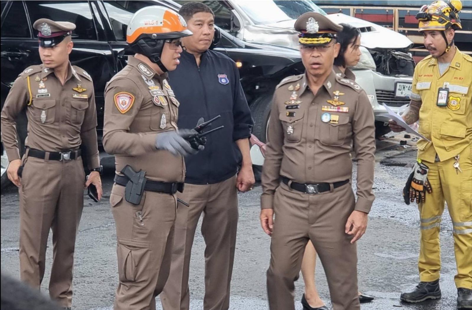 รถไฟชนรถเมล์