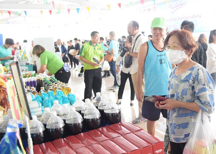 'ไทยช่วยไทย' ครั้งที่ 2 คึกคักทั่วประเทศ ประชาชนร่วมกว่า 2 แสนคน เงินสะพัดกว่า 27 ล้านบาท ช่วยลดค่าครองชีพแล้วกว่า 13.66 ล้านบาท