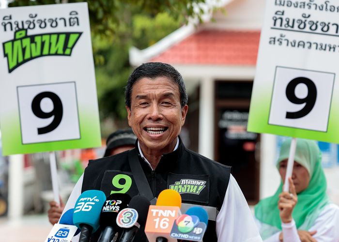 'ชัชชาติ เบอร์ 9' ลุยหาเสียงฝั่งธนฯ ชู Action Plan มีตัวชี้วัดชัดเจน เผยกลยุทธ์ติดป้ายหาเสียงมิติใหม่ บิลบอร์ด 15 วินาที