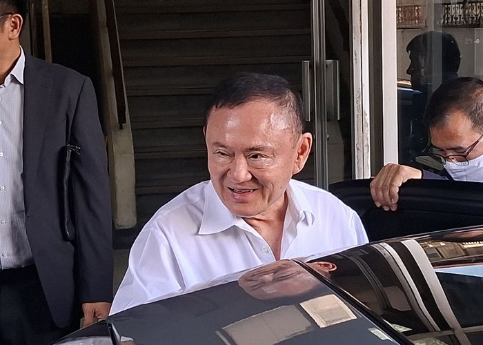 อดีตนายกฯ ทักษิณ เดินทางเข้าพบพนักงานคุมประพฤติ เพื่อรายงานตัวคุมประพฤติ ครั้งที่ 1