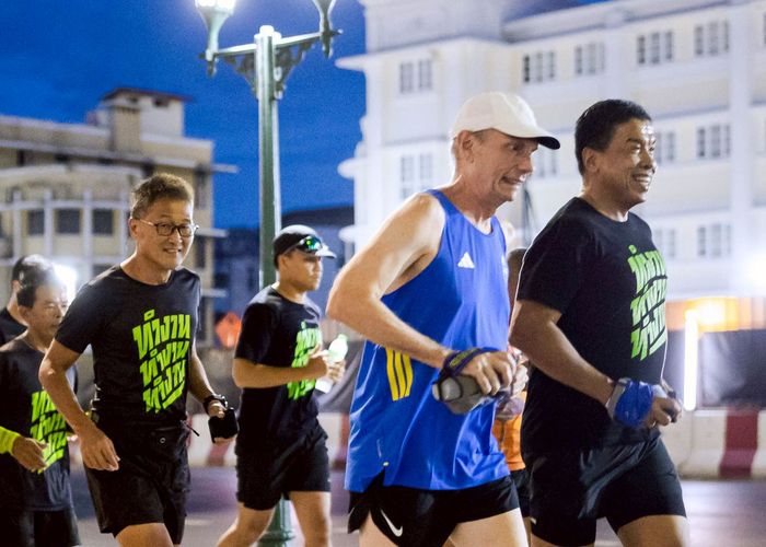 'ชัชชาติ' ร่วมวิ่ง City Run ครั้งสุดท้ายก่อนลาออก 18 พ.ค. นี้ พร้อมเตรียมลงสมัครผู้ว่าฯกทม. สมัยที่ 2 ในนาม 'อิสระ' ด้าน 'กลุ่มเพื่อนชัชชาติ' ร้องเพลงอำลา