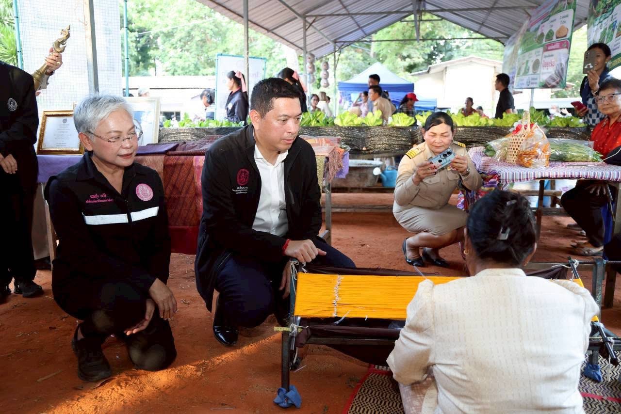 นิกร พม มอบที่ดินทำกิน-สิทธิสวัสดิการสังคม