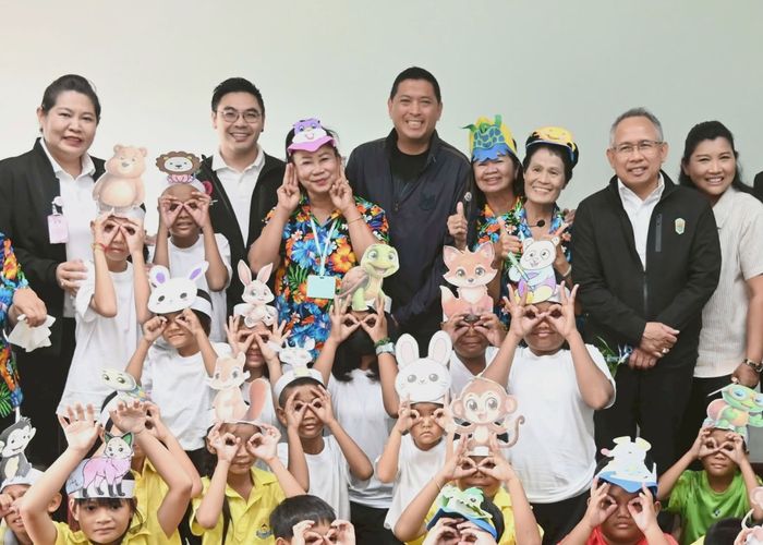 'รมว.นิกร' นำทีม พม. ลงพื้นที่ชลบุรี ยกระดับพัฒนาคุณภาพชีวิตคนพิการ-ผู้สูงอายุ พร้อมหนุน Senior Complex ครบวงจร