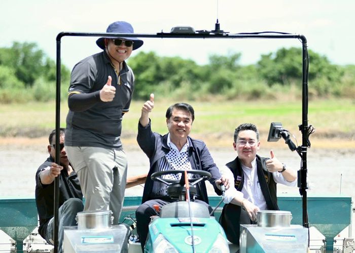'สุริยะ' ติดตามต้นแบบผลิตข้าวคาร์บอนต่ำ ตั้งเป้าดันไทยเป็นผู้นำด้านข้าวคุณภาพ ข้าวปลอดภัย และข้าวคาร์บอนต่ำของโลก