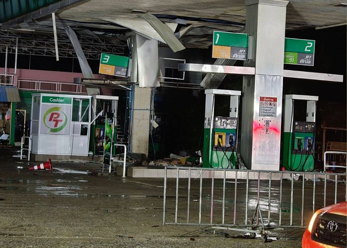 คนร้ายลอบวางระเบิดสถานีบริการน้ำมัน PT  ในพื้นที่ยะลา 1 จุดและปัตตานี  2 จุด ประชาชนได้รับบาดเจ็บ 1 ราย