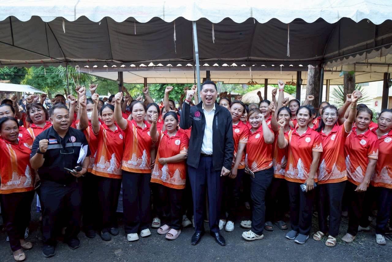 นิกร พม มอบที่ดินทำกิน-สิทธิสวัสดิการสังคม