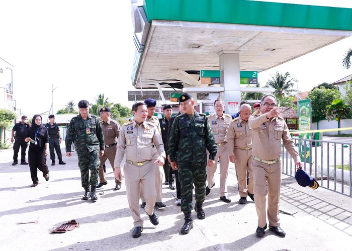 แม่ทัพภาคที่ 4 นำทีมปลัดมหาดไทยลงพื้นที่ยะลา ตรวจเหตุลอบวางระเบิดปั๊มน้ำมัน PT สั่งเข้มความปลอดภัย–เร่งฟื้นฟู