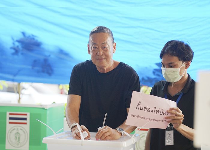 อดีตนายกฯเศรษฐา จูงเฉาก๊วย ไปใช้สิทธิเลือกตั้งผู้ว่า กทม.-สก. แต่เช้า ย้ำ ทุกการเลือกตั้งสำคัญ