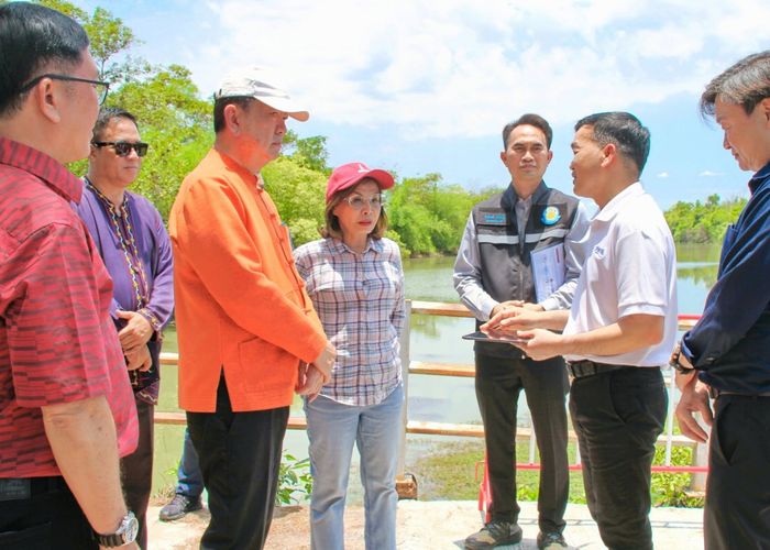 'มนพร' ประสานชลประทาน นำโดรนเพื่อการเกษตร กำจัดวัชพืชขวางทางน้ำ ห้วยฮ่องฮอ รับมือการระบายน้ำลงน้ำโขง