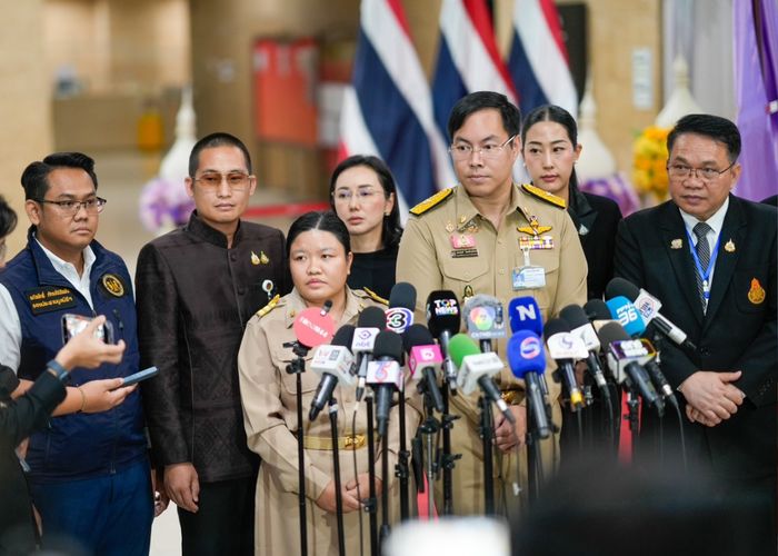 ‘ครูนิ่ม’ ยื่นหนังสือร้องเรียน ศธ. ตรวจสอบบรรจุข้าราชการครู ‘อัครนันท์’ ยืนยันให้ความเป็นธรรม ตรวจสอบให้ทุกฝ่ายยอมรับ