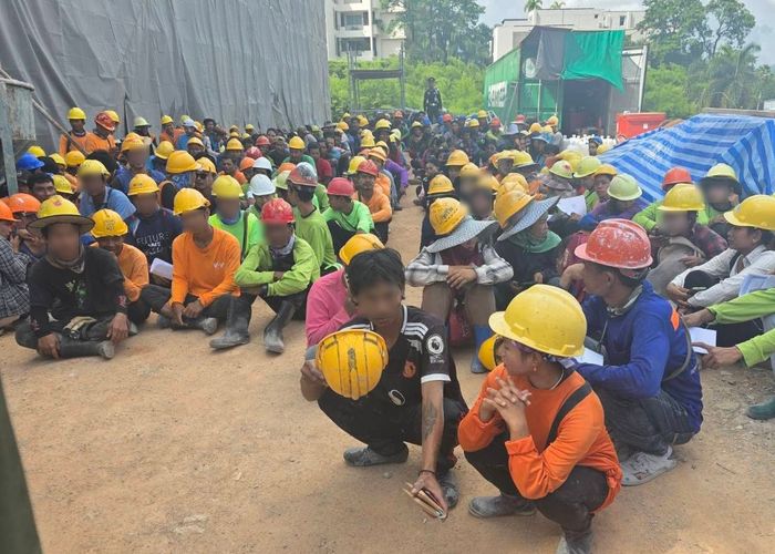 ชุดปราบปรามภัยแทรกซ้อน ทภ.4 บุกตรวจโครงการก่อสร้างภูเก็ต รวบ 16 ชาวจีนวีซ่าผิดประเภท พร้อมแรงงานเถื่อน 62 ราย
