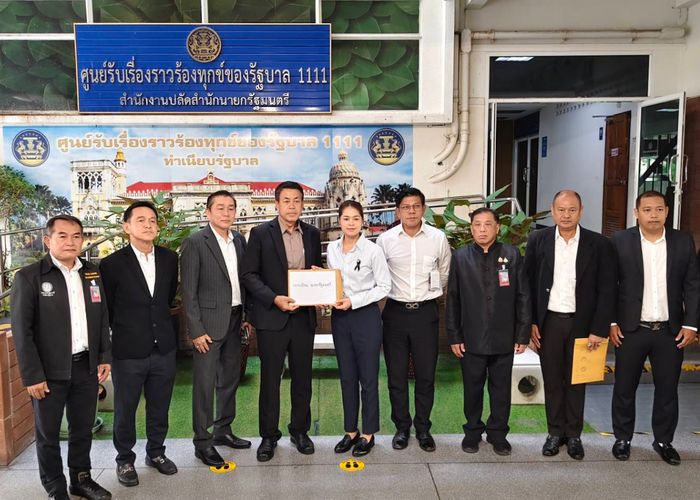 'ชุมสาย' ยื่นหนังสือถึงนายกฯ อนุทิน ร้องแก้ปัญหามาเฟียภูเก็ต เรียกเก็บค่าคุ้มครอง-รุกล้ำที่ดินภาระจำยอม หาดป่าตอง
