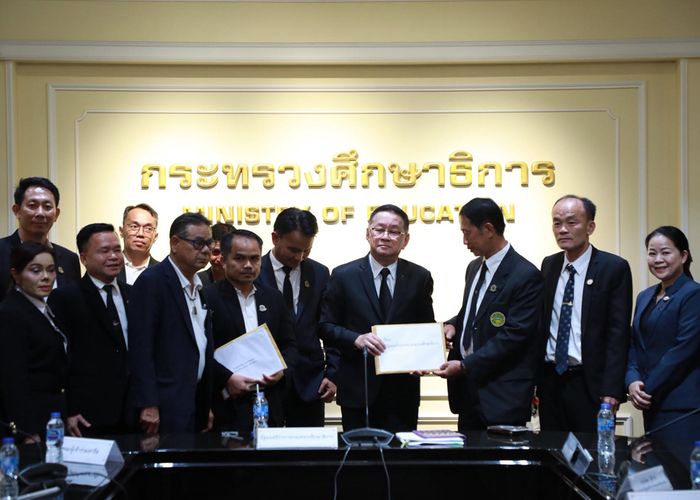 ‘ประเสริฐ’ รับข้อเสนอ ส.ค.ท. พลิกโฉมกฎหมาย ดัน พ.ร.บ.สภาครูฯ - พ.ร.บ.การศึกษา ฉบับดิจิทัล ดึง ‘คลาวด์คิทเช่น-โคราชโมเดล’ ยกระดับโรงเรียนไทย