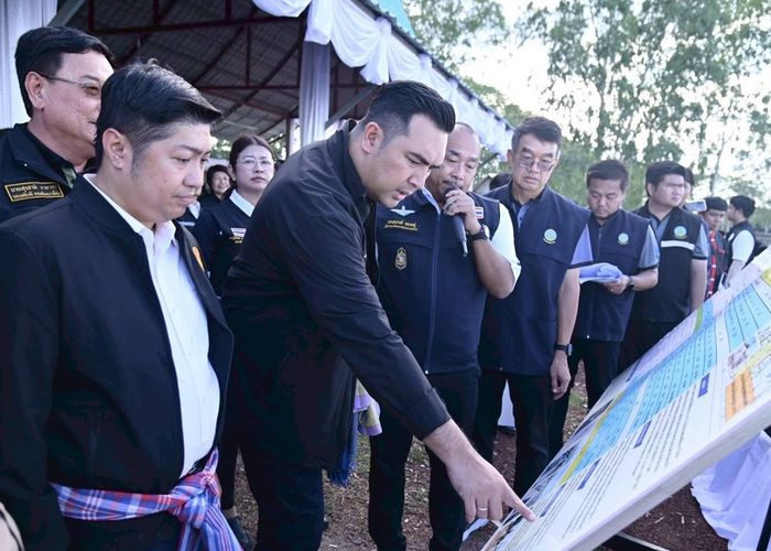 ‘รมช.วัชระพล’ ลงพื้นที่สกลนคร ชูหม่อนไหมบ้านด่านตึงต้นแบบรายได้ เดินหน้าฟื้นฟูทรัพยากรประมง เร่งวางแผนพัฒนาแหล่งน้ำ