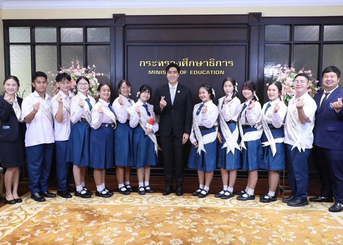 รมว.ศธ. มอบ โฆษกฯ ตติยภัทร์ ต้อนรับและให้สัมภาษณ์ 'ยุวทูตต้านทุจริตต้นแบบ' ย้ำสร้างสังคมสุจริต เริ่มต้นจากตัวเรา
