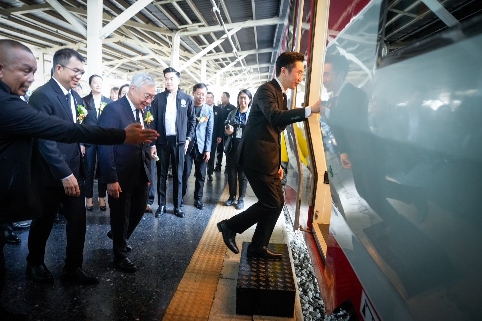 รถไฟไทยทำ ยศชนัน วงศ์สวัสดิ์ 