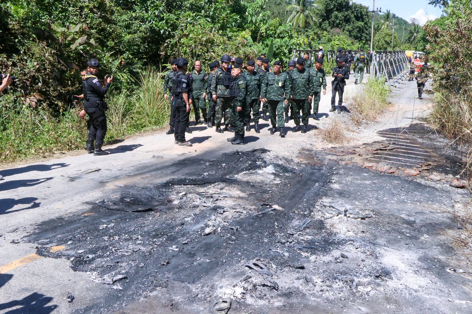 เสนาธิการทหารบก ลงพื้นที่ตรวจจุดตรวจบูเก๊ะซามี