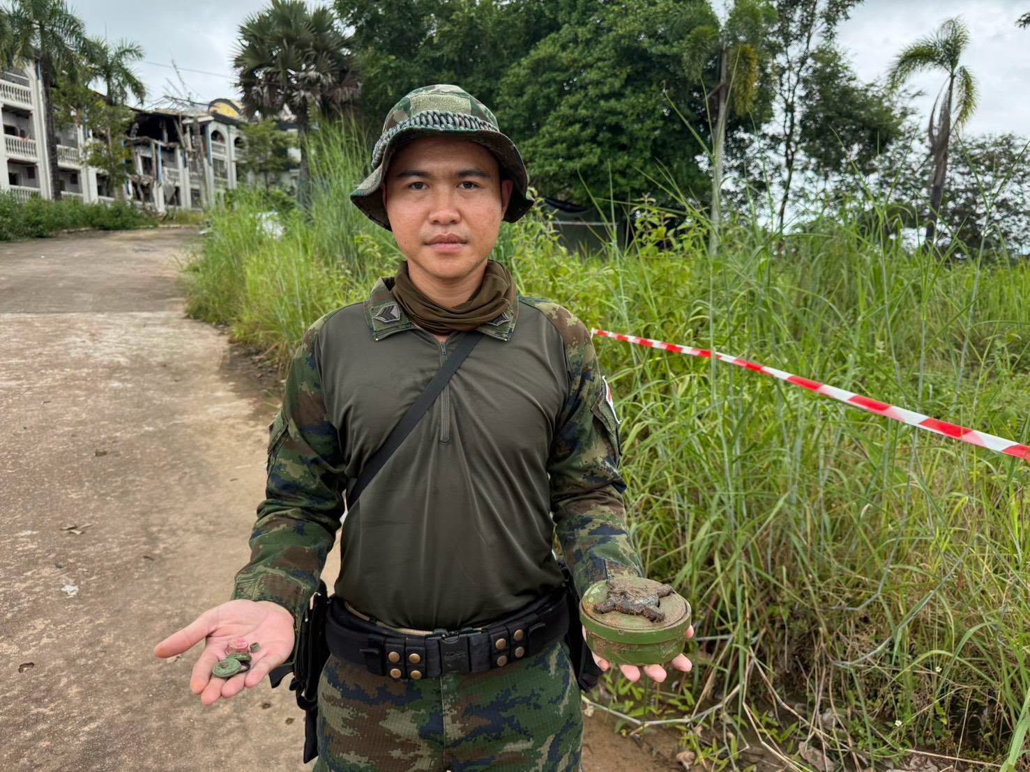 เก็บกู้ทุ่นระเบิด