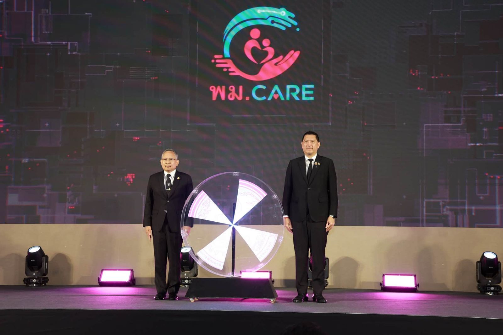 นิกร พม care