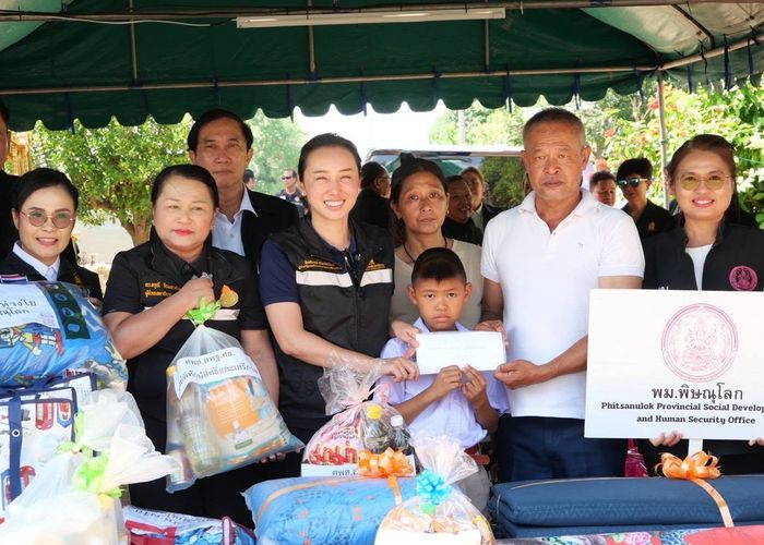 'ลิณธิภรณ์' ลงพื้นที่พิษณุโลก แก้ 3 ปมร้อนการศึกษา เยียวยาเด็กไฟไหม้บ้าน–ช่วยนักเรียนยากจน–เร่งคลี่คลายวิกฤตครูวัดโบสถ์ศึกษา