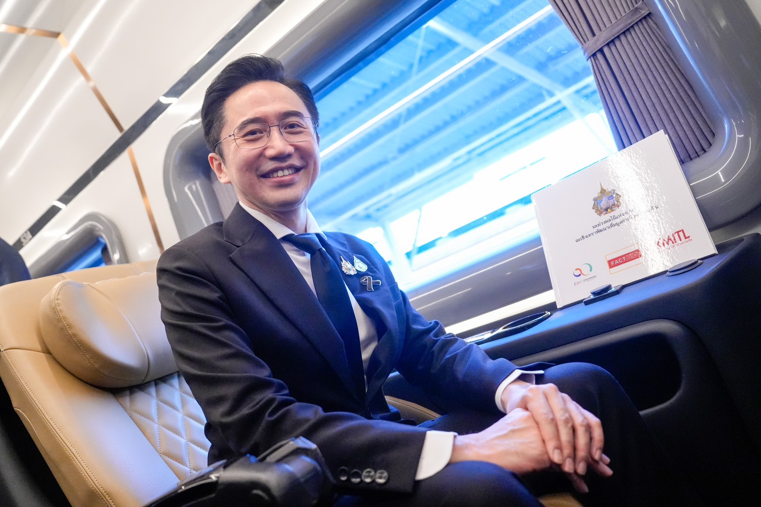 รถไฟไทยทำ ยศชนัน วงศ์สวัสดิ์ 