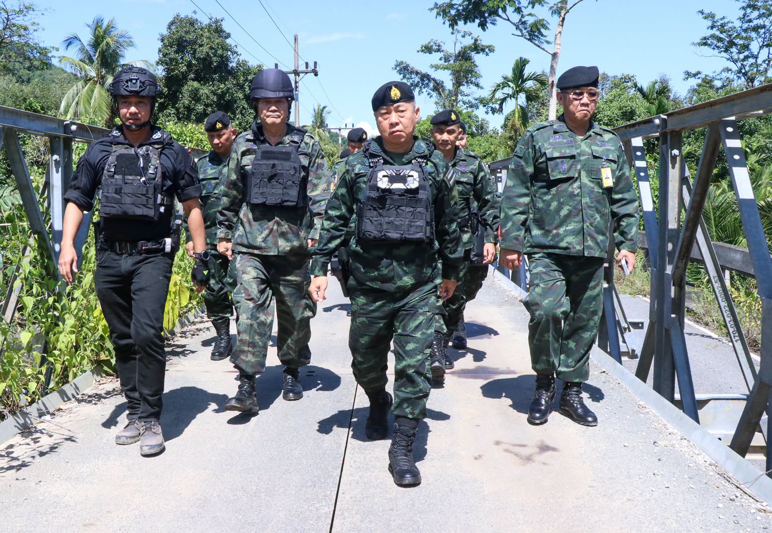 เสนาธิการทหารบก ลงพื้นที่ตรวจจุดตรวจบูเก๊ะซามี