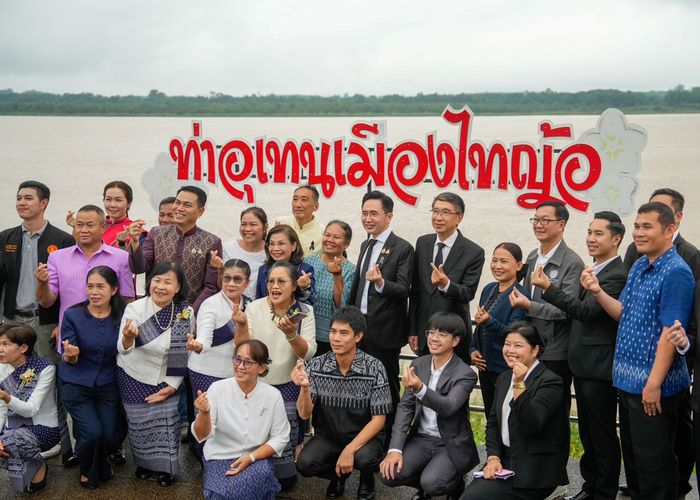 'ยศชนัน' ลุยยกกระดับเศรษฐกิจท่าอุเทน นครพนม พร้อมรุดตรวจศูนย์สุขภาพครบวงจร ก่อนตรวจเยี่ยมแล็บพยาบาล ม.นครพนม