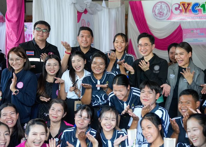 'ยศชนัน-นิกร' ลงพื้นที่ร้อยเอ็ด เปิดโครงการ 'พม.CARE ถึงที่...ทันใจ ใส่ใจทุกสิทธิ' จัดเต็มมอบงบประมาณ-สิทธิประโยชน์ลงลึกถึงระดับหมู่บ้าน
