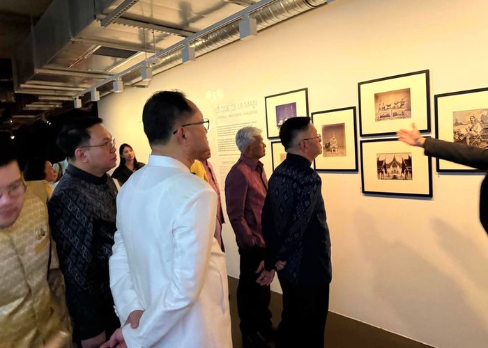 เลขาธิการ กพฐ. ร่วมคณะ รมว.ศธ. ปฏิบัติภารกิจวันแรก ณ สาธารณรัฐฝรั่งเศส เยี่ยมชมนิทรรศการ La Mode en Majesté