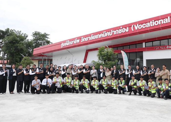 รมว.ประเสริฐ ลงพื้นที่ปากช่อง ชูโมเดลอาชีวะทวิภาคี-สกร. ต้นแบบ เดินหน้าสร้างโอกาส 'เรียนรู้ตลอดชีวิต-มีรายได้ระหว่างเรียน' ยกระดับการศึกษาเพื่อชุมชน