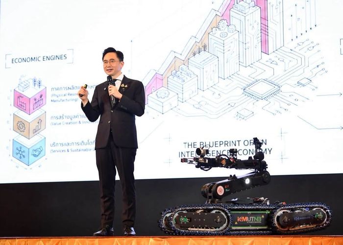 'ยศชนัน' นำทัพขับเคลื่อน AI พลิกโฉมเศรษฐกิจไทย ชวนทุกภาคส่วนสร้าง 'เศรษฐกิจอัจฉริยะ' ที่ไทยเป็นเจ้าของและบริหารจัดการได้ด้วยตนเอง