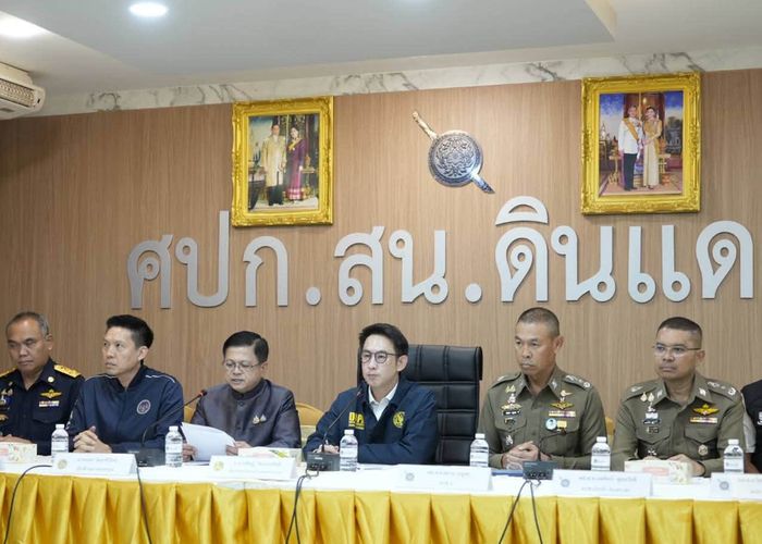 มท.4 นำแถลงผล 'กวาดบ้านกลางกรุง' ทลายเครือข่ายทุจริตแจ้งย้ายต่างด้าว เข้าทะเบียนบ้านแฟลตดินแดง กว่า 140 คน