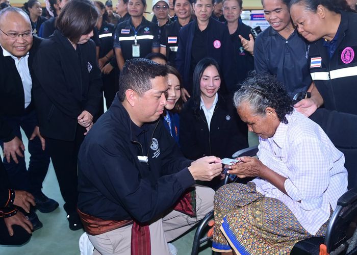 รมว.นิกร นำทีม พม. ลุยศรีสะเกษ มอบสิทธิสวัสดิการทุกช่วงวัย พร้อมบ้านสานพลัง ช่วยกลุ่มปราะบาง