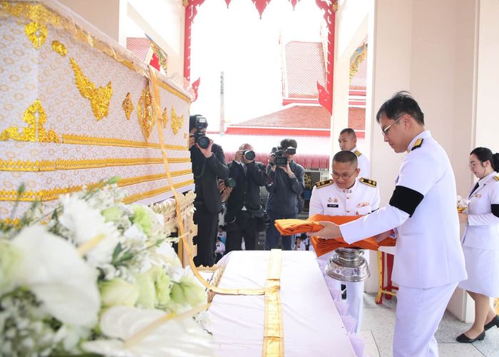 รมช.ศธ. เป็นประธานพิธีพระราชทานเพลิงศพ 'ด.ญ.นภัทร' นักเรียนโรงเรียนเทพศิรินทร์ นนทบุรี พร้อมมอบเงินช่วยเหลือครอบครัว 1 ล้านบาท