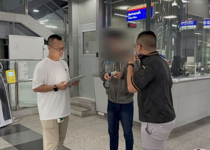 คอมมานโด รวบหนุ่มบัญชีม้าหลอกลงทุนผลิตภัณฑ์อาหารเสริม อ้างผลตอบแทนสูง เหยื่อหลงเชื่อโอนเงินเพิ่ม สูญ 182,000 บาท
