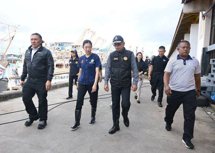 รมช.ปิยะรัฐชย์ ติดตามการดำเนินงานท่าเทียบเรือประมงภูเก็ต พร้อมเยี่ยมชมแหล่งท่องเที่ยวเชิงเกษตรฯ จ.พังงา