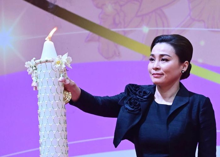 สมเด็จพระนางเจ้าฯ พระบรมราชินี เสด็จฯ ไปทรงเปิดงานวันสตรีไทย ประจำปี 2569 ภายใต้แนวคิด "แม่หลวงของแผ่นดิน สถิตถิ่นทิพย์วิมาน สตรีไทยตั้งปณิธาน สานต่องานศิลป์แผ่นดิน"