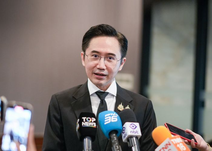 'ยศชนัน' ปัดรู้ข่าวจับขั้วการเมืองใหม่ 'เขียว-แดง' ย้ำรัฐบาลยังเป็นปึกแผ่น เพื่อไทยทำงานเต็มที่เพื่อประชาชน