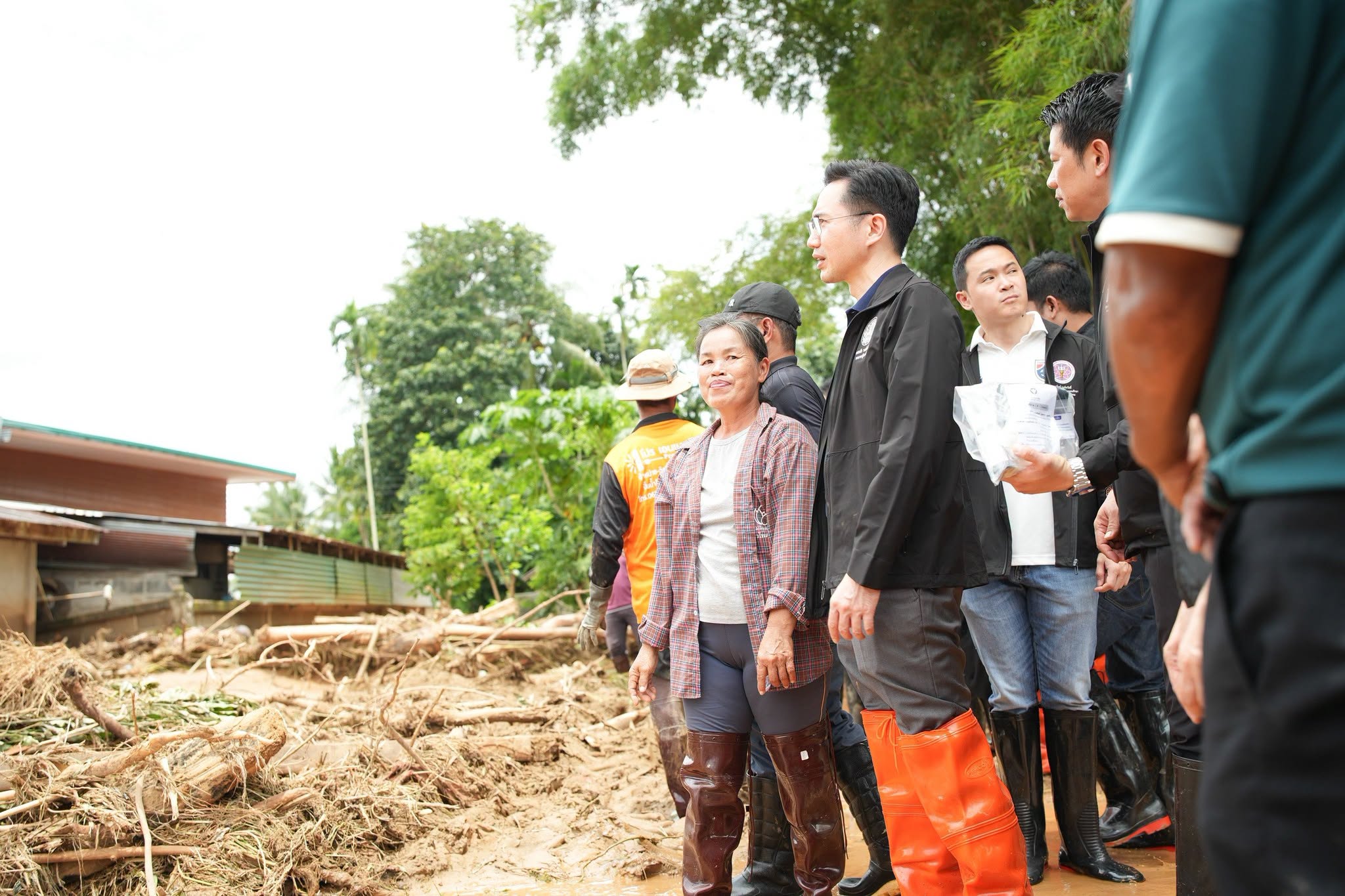 ยศชนัน น้ำท่วมน่าน