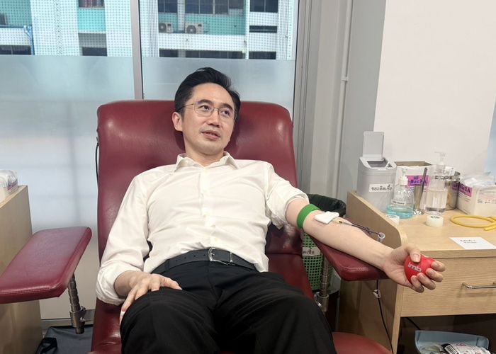 'ยศชนัน' รุดบริจาคโลหิต รพ.พระนั่งเกล้า ช่วยเหยื่อเหตุสลด รร.เทพศิรินทร์ นนทบุรี พร้อมเชิญชวนประชาชนร่วมต่อลมหายใจผู้บาดเจ็บ