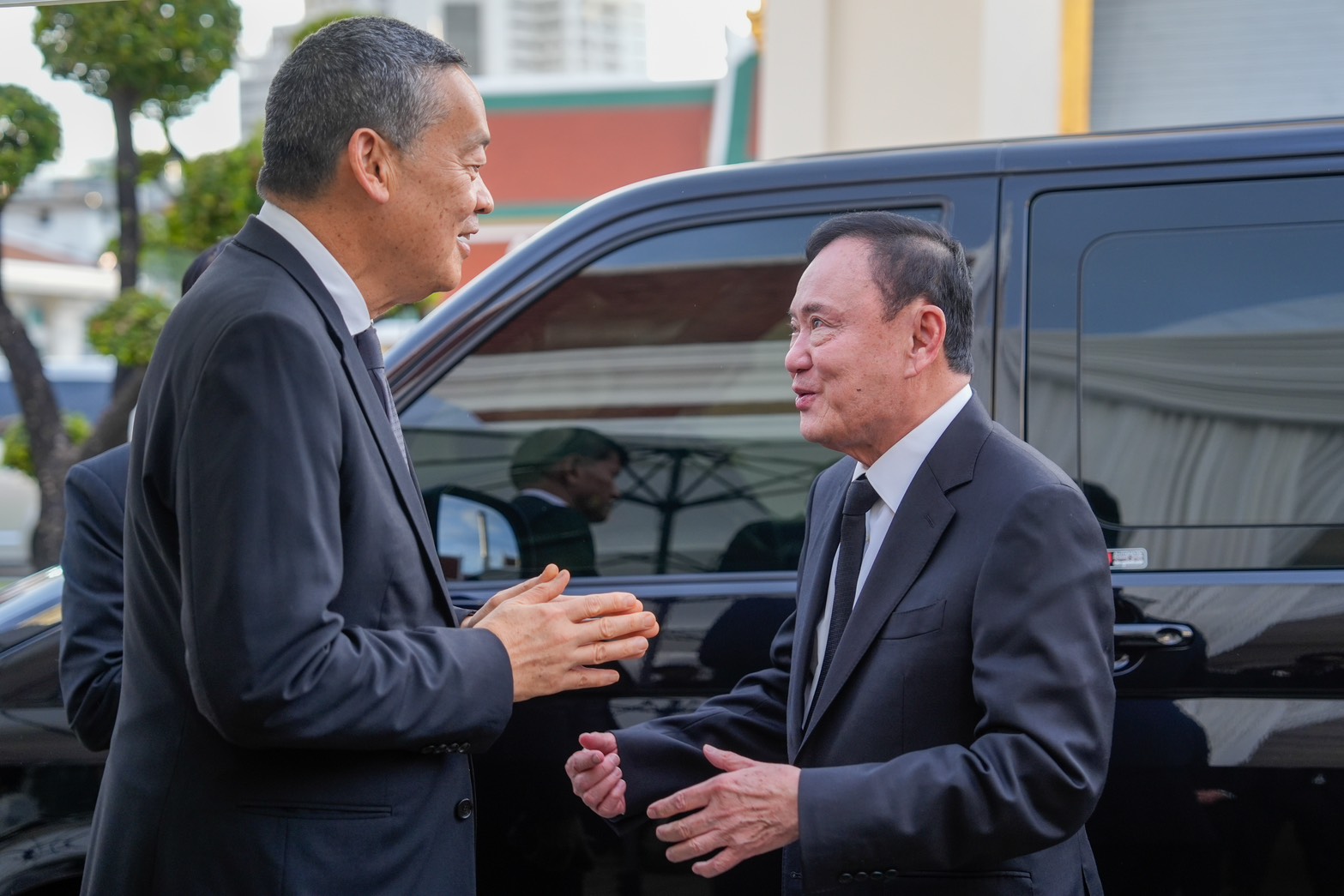 ทักษิณ ชินวัตร  เศรษฐา ทวีสิน
