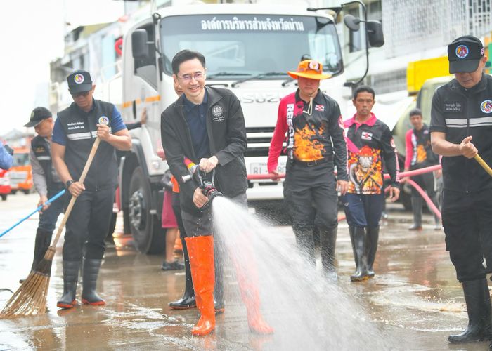 'ยศชนัน' นำทีมจิตอาสาลุยทำความสะอาดใหญ่ ฟื้นฟูเทศบาลน่าน หลังน้ำลด เร่งรัดเยียวยาชดเชย เสนอนายกฯ อาทิตย์นี้