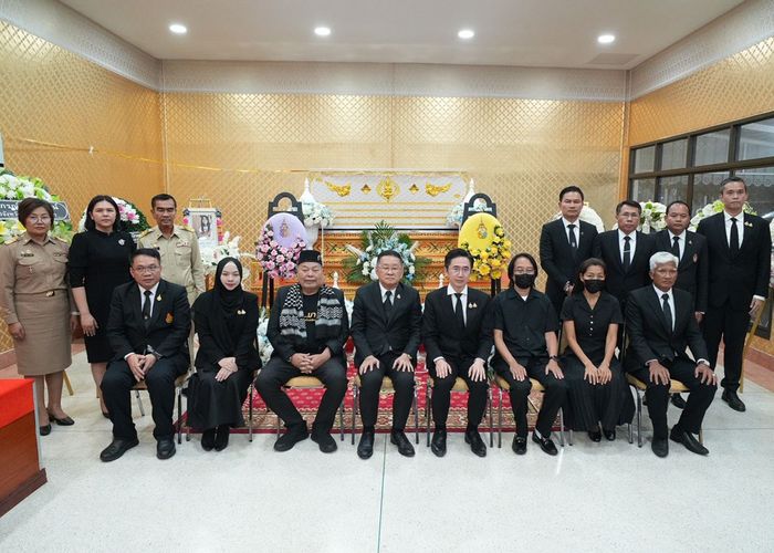 'ยศชนัน-ประเสริฐ-ศึกษิษฏ์' ร่วมพิธีสวดพระอภิธรรมศพ 'ด.ญ.นภัทร' เหยื่อเหตุสลดโรงเรียนเทพศิรินทร์ นนทบุรี