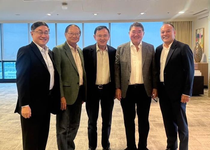 ‘ณัฐวุฒิ’ เผยภาพร่วมเฟรม ‘อดีตนายกฯทักษิณ’ ระบุสนทนากับคนผู้ตื่นรู้ และเปิดรับสิ่งใหม่ตลอดเวลา โลกใบนี้ก็เล็กลง