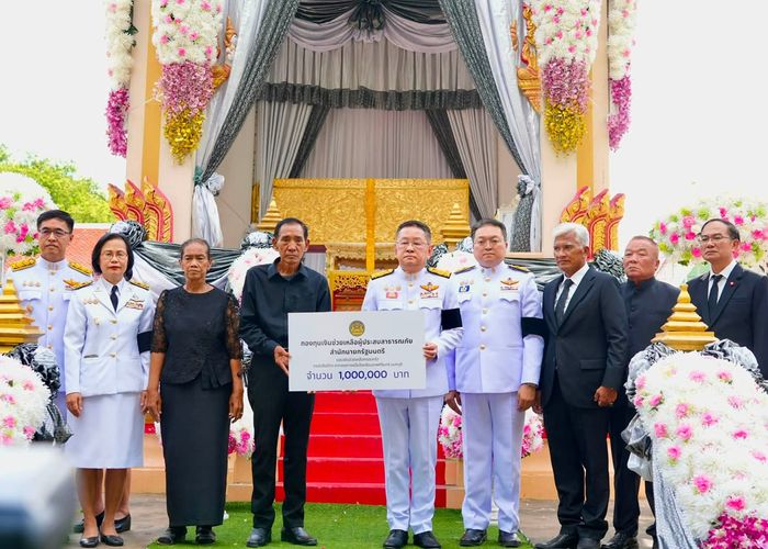 รมว.ศธ. เป็นประธานพิธีพระราชทานเพลิงศพ 'ครูหมวย' พร้อมเชิดชูเกียรติโล่ 'ครูถิรคุณ' สดุดีความกล้าหาญสละชีวิตปกป้องนักเรียน