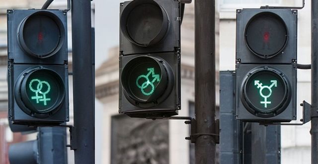 สัญญาณไฟข้ามถนน LGBT อาจติดตั้งถาวรในลอนดอน